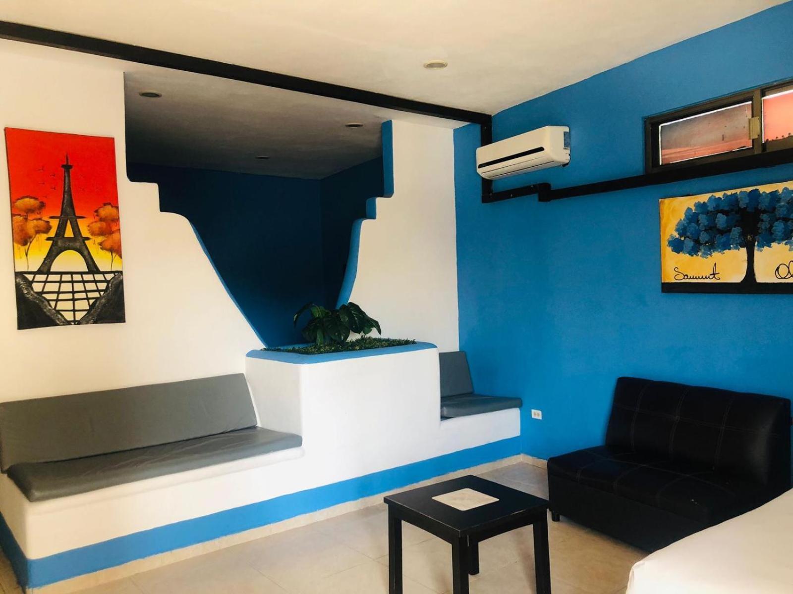Easy Hotel Playa del Carmen Exterior photo