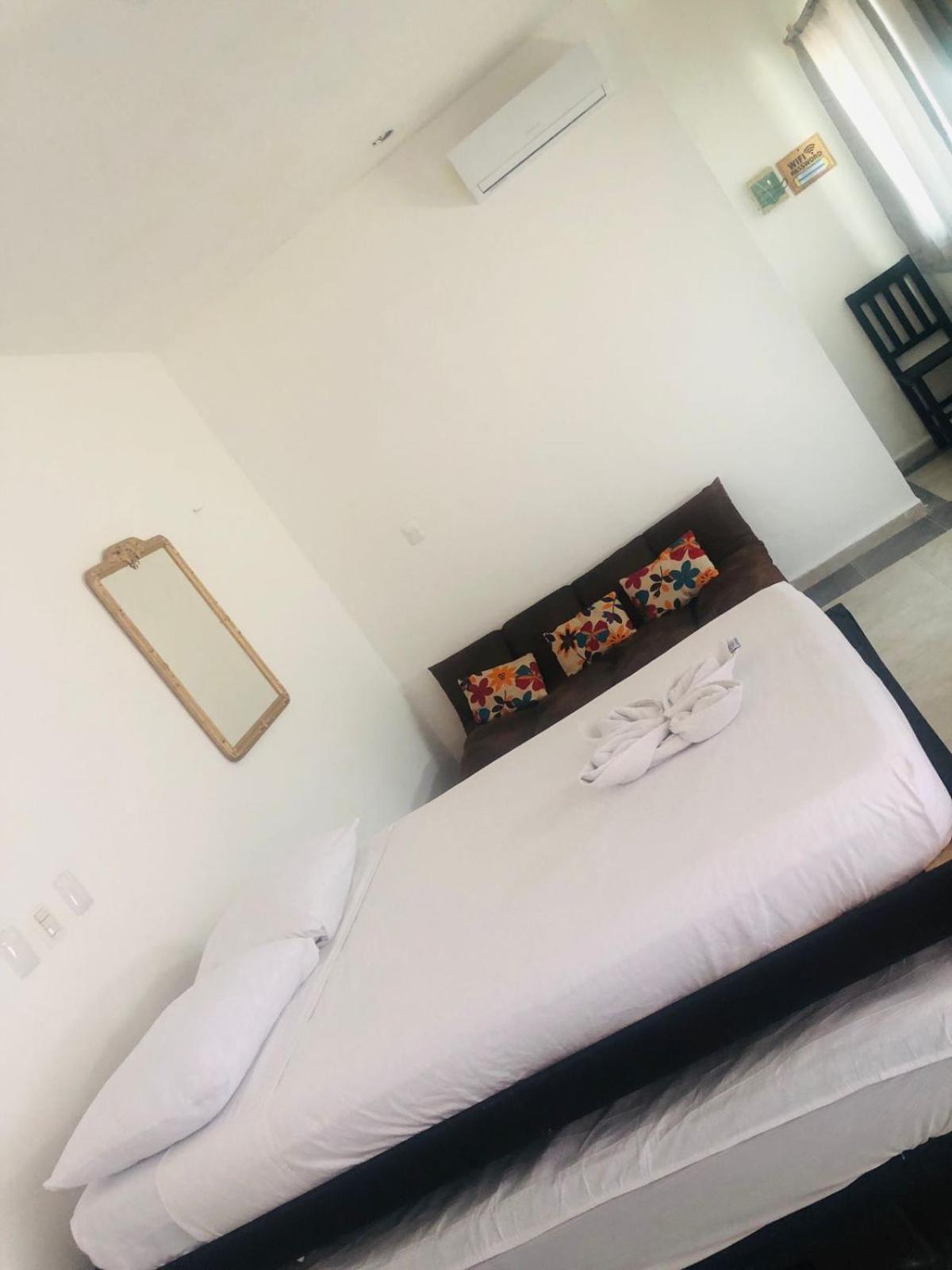 Easy Hotel Playa del Carmen Exterior photo